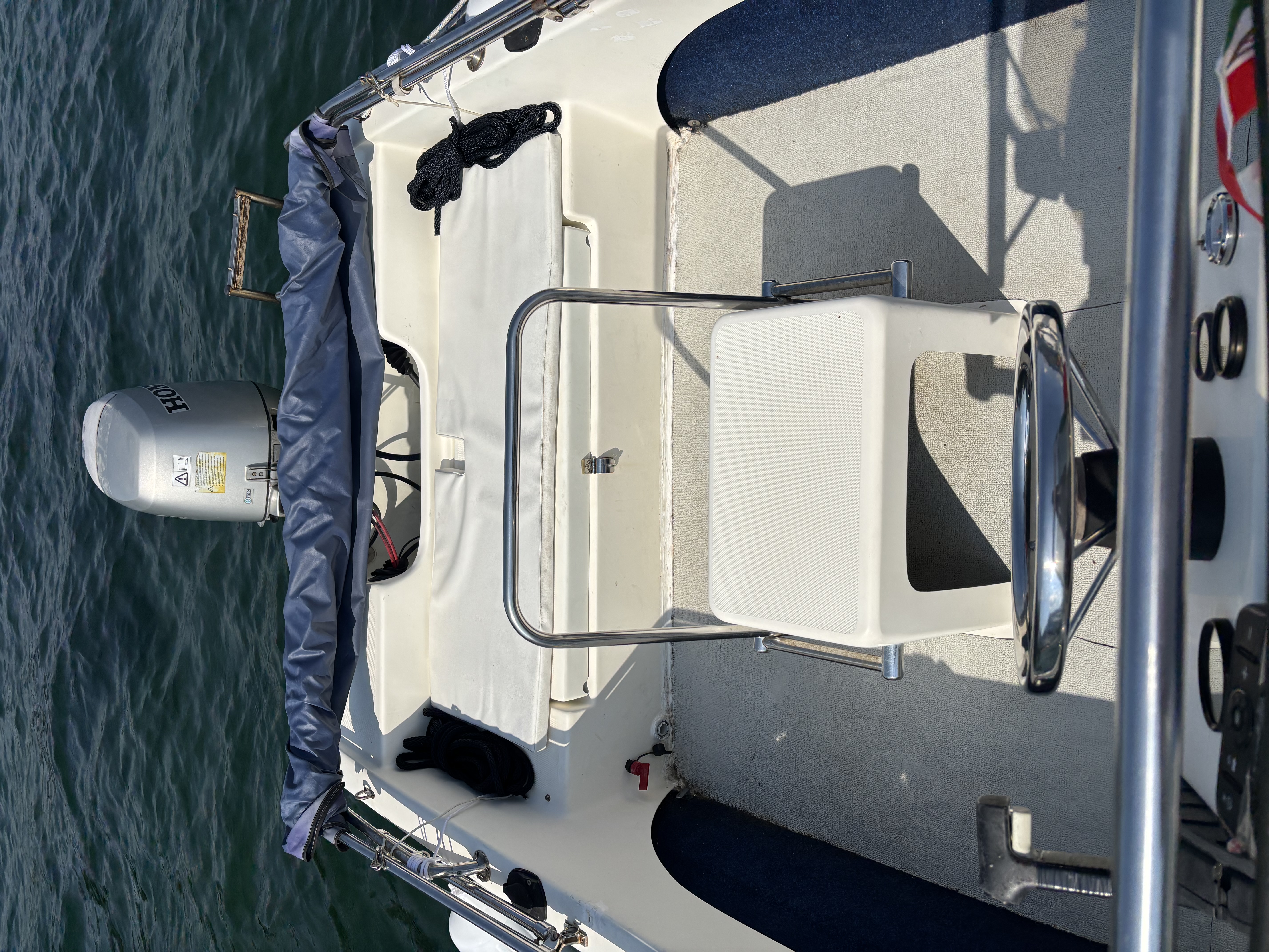 Open boat rear deck